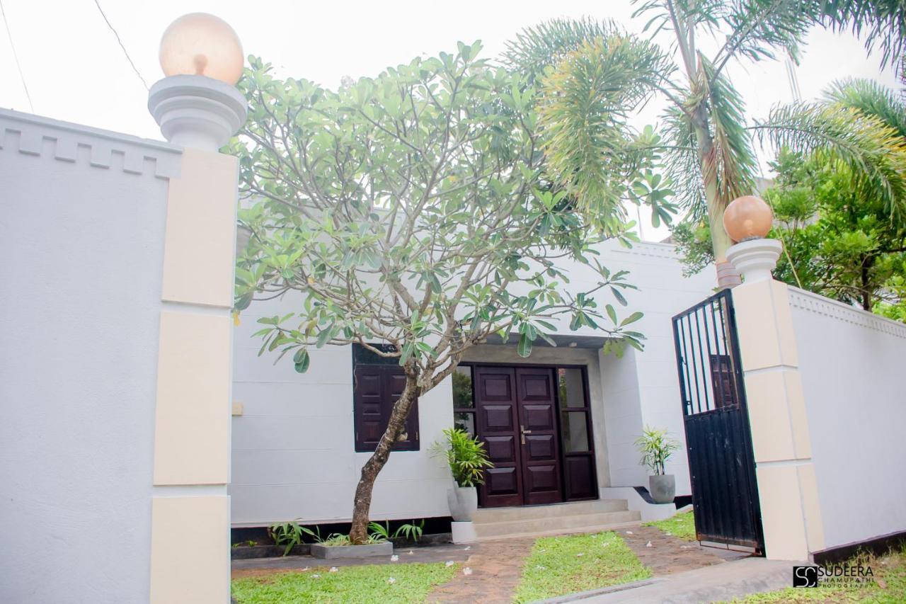 Bed and Breakfast Blooming Polhena Matara Exterior foto
